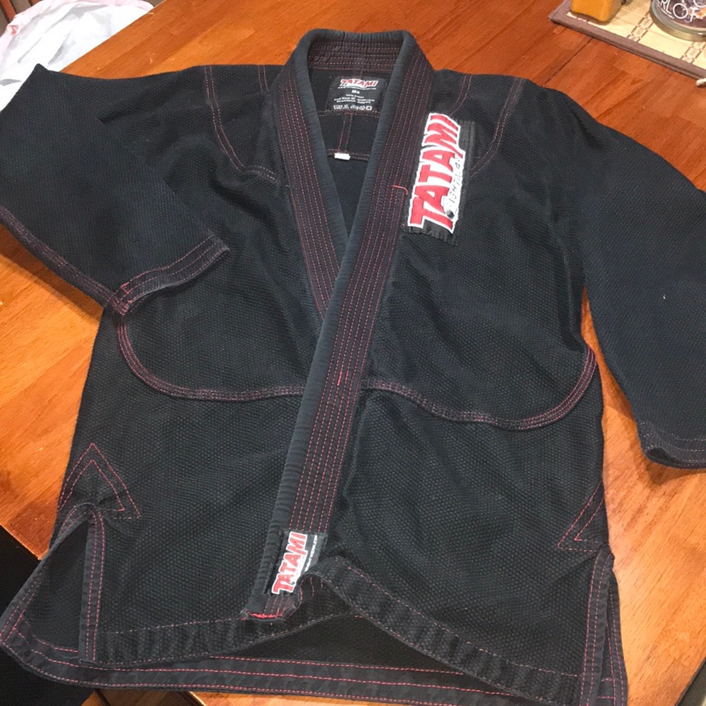 Tatami BJJ fightwear Size M4 black top